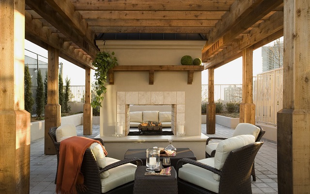 How to create the perfect outdoor living room