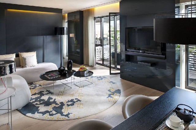 modern home design ideas by Patricia Urquiola Living area at Mandarin Oriental Barcelona