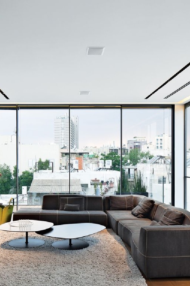 modern home design ideas by Urquiola Modern High-Rise Town House in Tel Aviv coffe table and sofa for bb italia