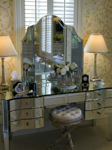 10 elegant tables for your contemporary bedroom 5