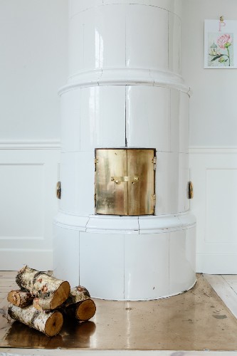 Add some brass details to your living room design Gold details on a white fireplace