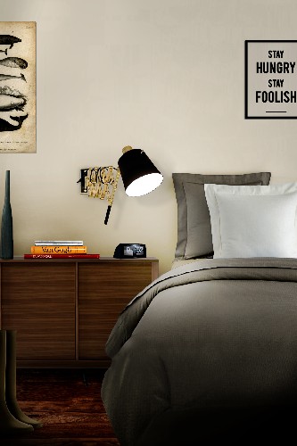 USE BLACK SCONCES TO A CONTEMPORARY HOME DESIGN pastorius wall lamp