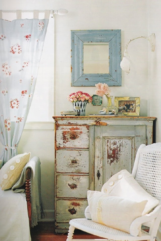Home Design Ideas Using Antique Furniture Pieces shabby chic