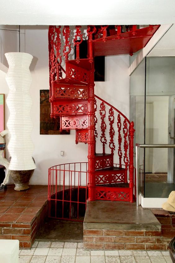 10 Bold Spiral Staircase designs that you’ll want at home