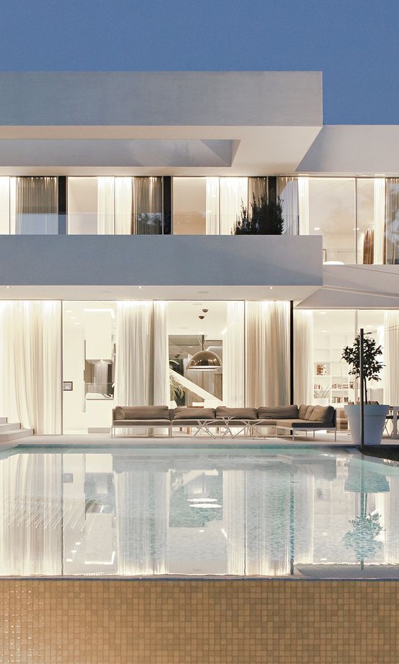 Summer Outdoor living inspirations: 10 homes with incredible pools