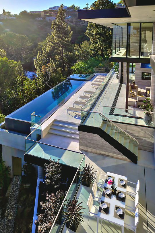 Summer living inspirations: 10 homes with incredible pools