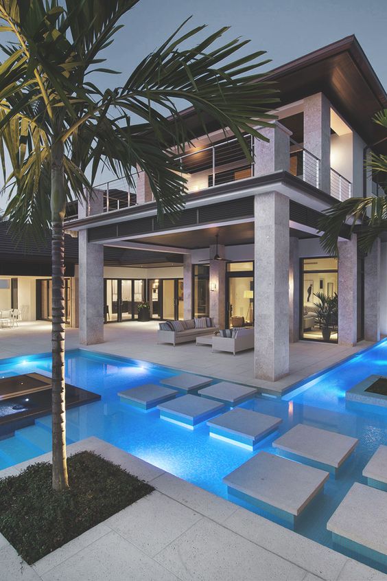 Summer living inspirations: 10 homes with incredible pools