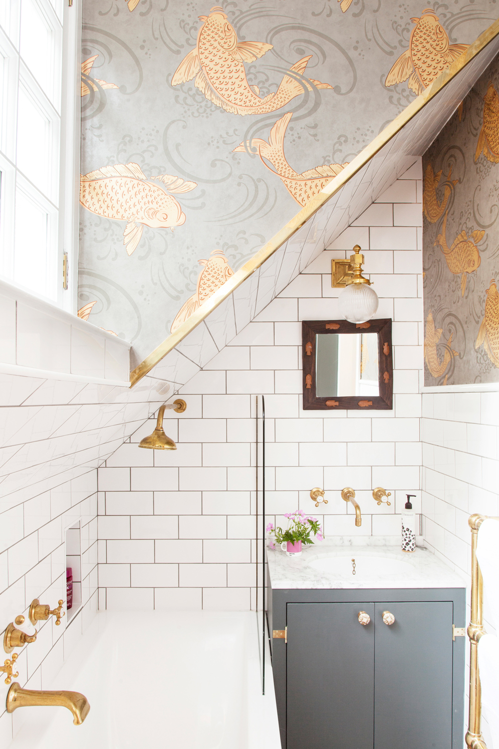 10 Best Golden Aesthetics for Your Bathroom Design
