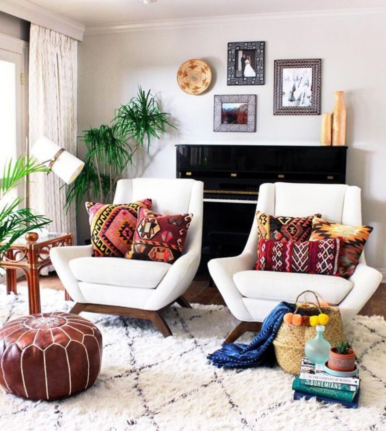 How To Style Your Living Room Decor With Pillows! 3