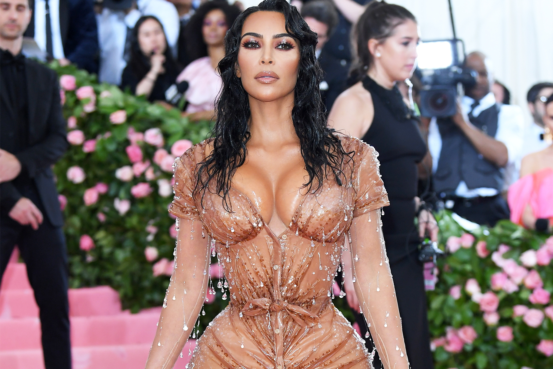 Kim Kardashian has made her grand entrance to the 2019 Met Gala, wearing a skin-tight dress nude dress that may or may not defy the laws of physics. The reality star showed up to the event wearing a nude, body-hugging Mugler dress that made her waist nearly invisible, dripping in beads and sequins. Her husband Kanye West, on the other hand, laid low in a black jacket and pants.